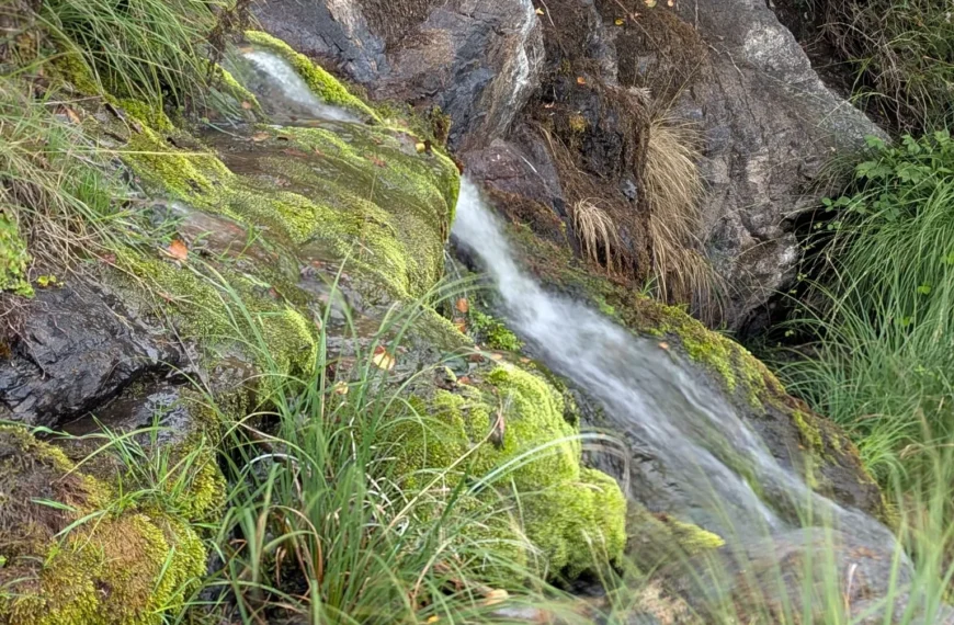 Fervenza de Brañas waterfall and stone mill in Toques